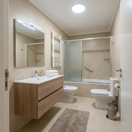 2 Bedrooms Front Flat Apartamento Apúlia