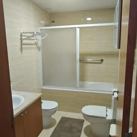 2 Bedrooms Front Flat アパート *