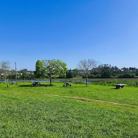 2 Bedrooms Front Flat Apartamento *